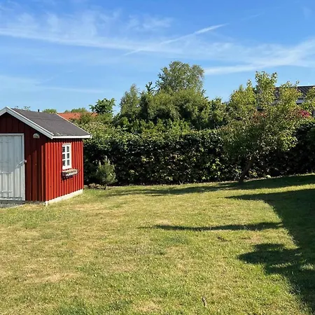 Nyistandsat Stort Taet Pa Vandet Karrebaeksminde