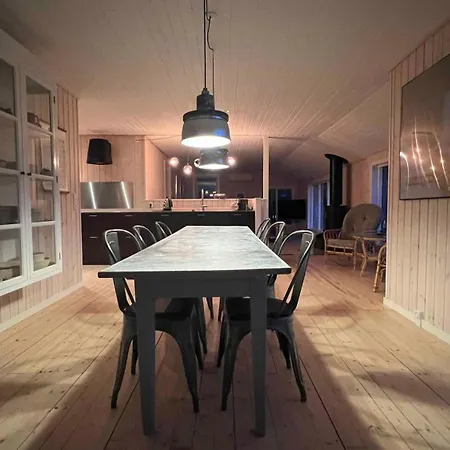 Nyistandsat Stort Taet Pa Vandet *