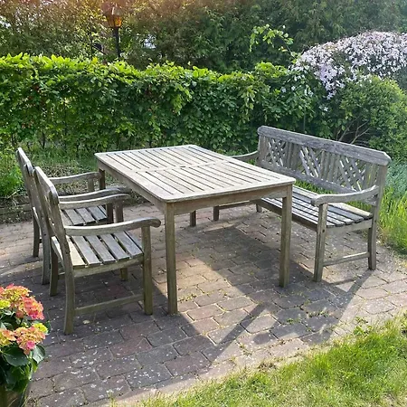 Nyistandsat Stort Taet Pa Vandet Holiday home
