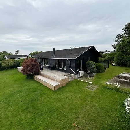 Nyistandsat Stort Taet Pa Vandet Holiday home Karrebaeksminde