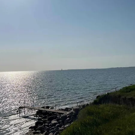 بيت للعطل Near The Water